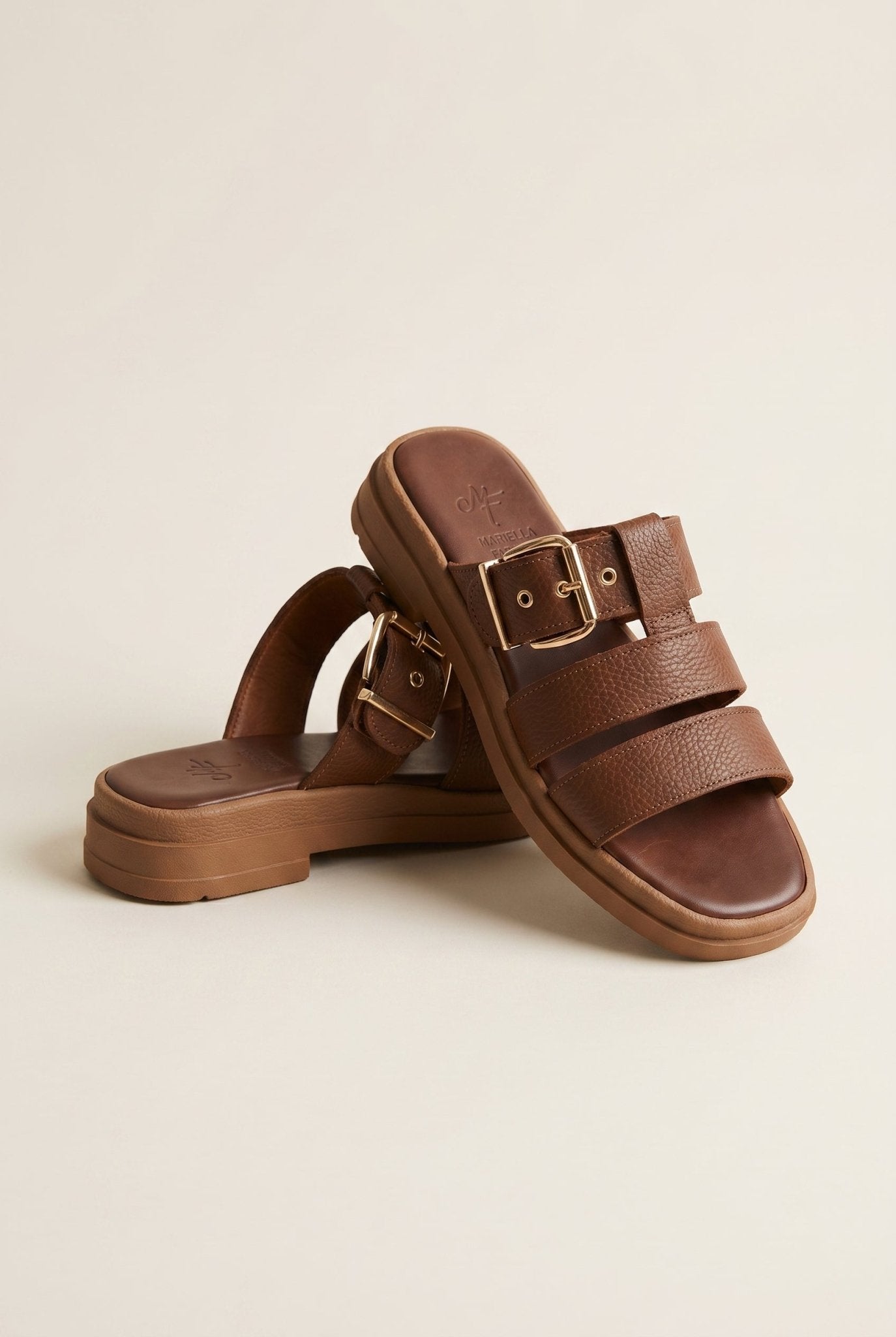 Sandalias con hebilla lateral - Marrón mate