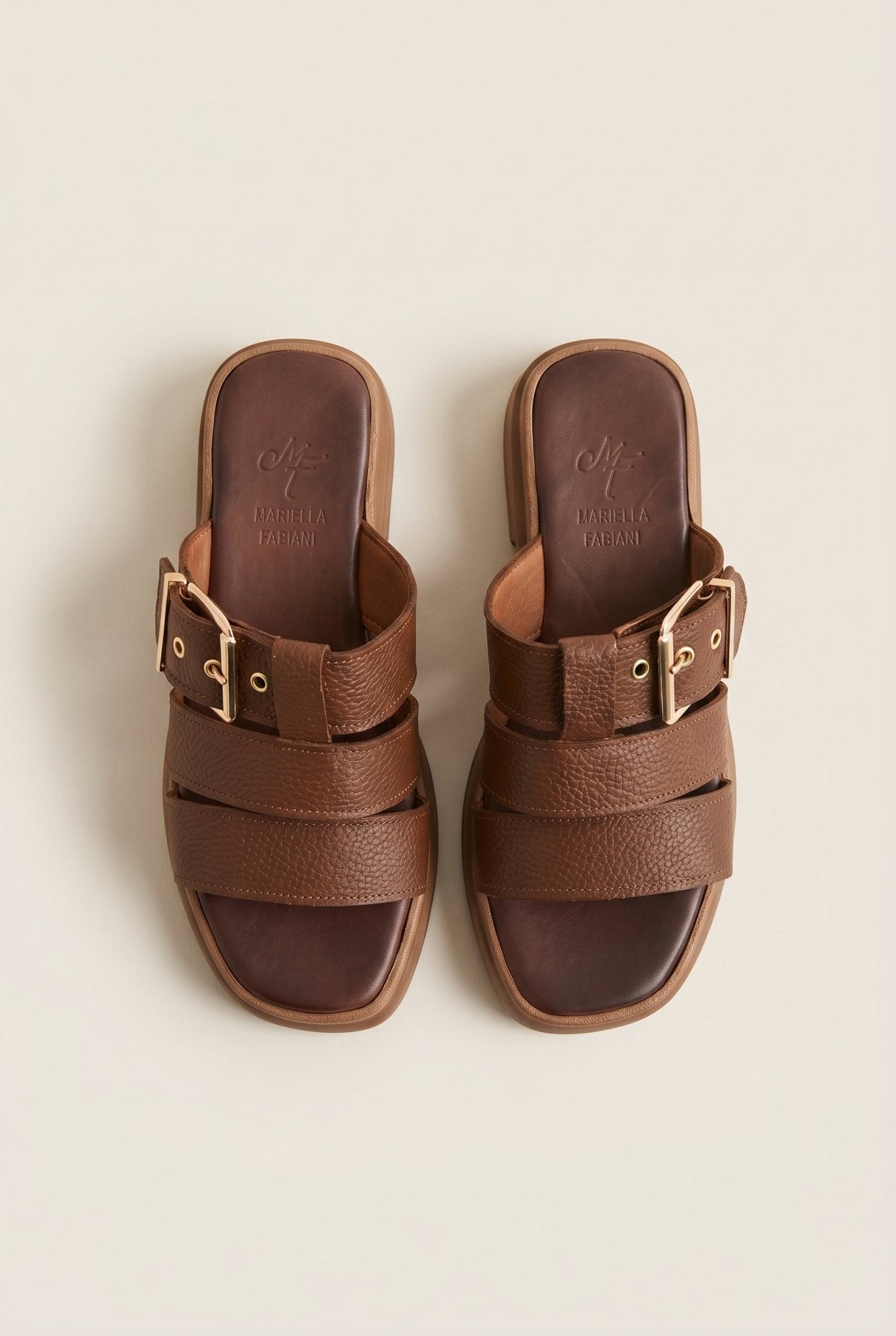 Sandalias con hebilla lateral - Marrón mate